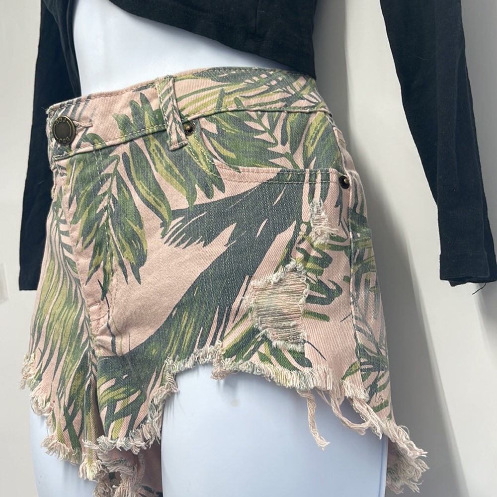 Shorts - Picture 4 of 11